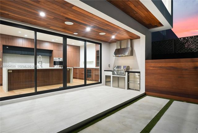 229 NW 42nd St, Miami, FL 33127