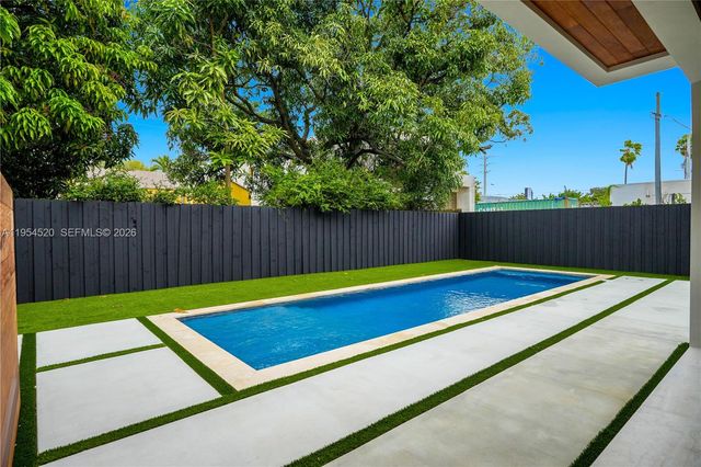 229 NW 42nd St, Miami, FL 33127