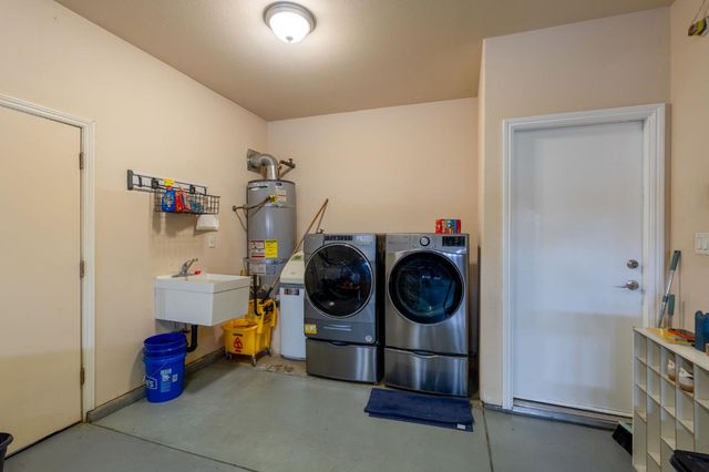 2868 Casty Ct., Sanger, CA 93657