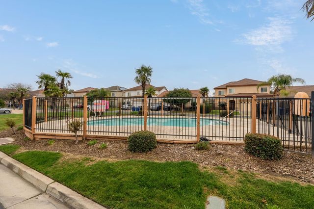 2868 Casty Ct., Sanger, CA 93657