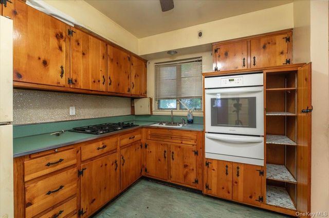 72 Twin Avenue, Spring Valley, NY 10977