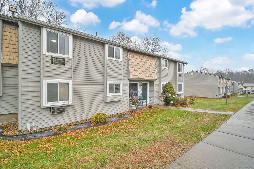 7 Carillon Drive APT C, Rocky Hill, CT 06067