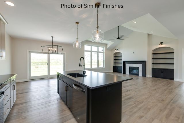 22 Viola Drive, Le Claire, IA 52753