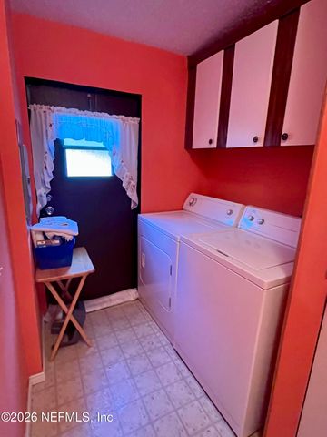 108 SAND LAKE Drive, Pomona Park, FL 32181