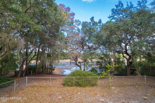 108 SAND LAKE Drive, Pomona Park, FL 32181