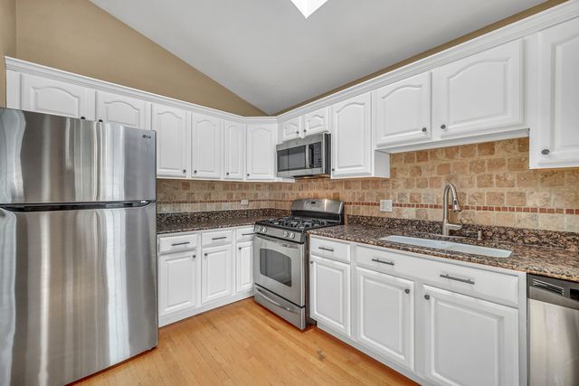 581 LE PARC Circle 581, Buffalo Grove, IL 60089
