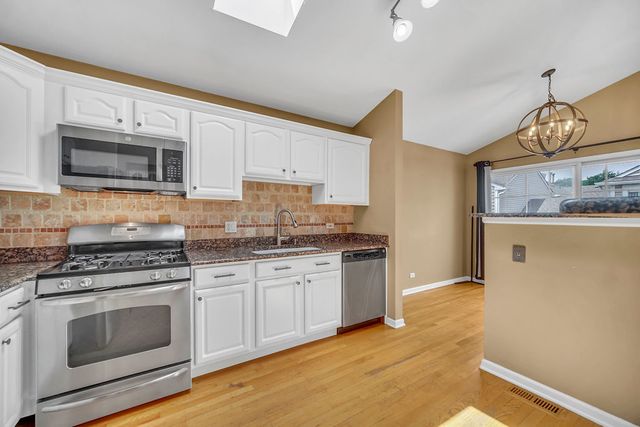 581 LE PARC Circle 581, Buffalo Grove, IL 60089