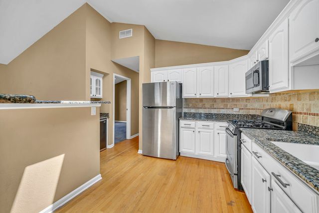 581 LE PARC Circle 581, Buffalo Grove, IL 60089