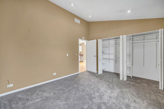 581 LE PARC Circle 581, Buffalo Grove, IL 60089