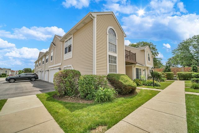 581 LE PARC Circle 581, Buffalo Grove, IL 60089