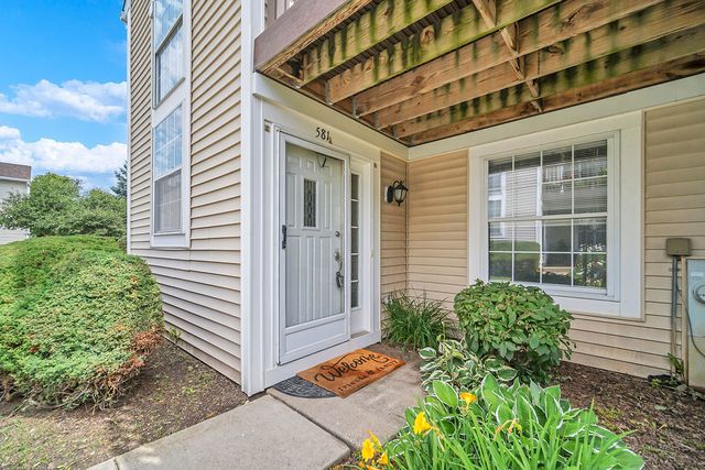 581 LE PARC Circle 581, Buffalo Grove, IL 60089