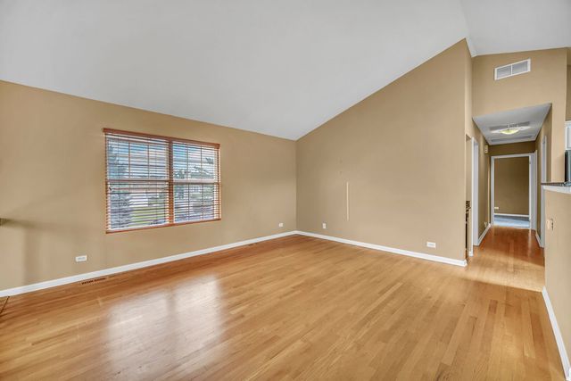 581 LE PARC Circle 581, Buffalo Grove, IL 60089