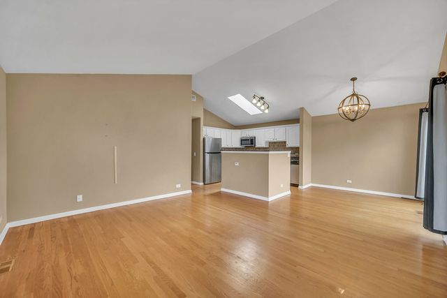 581 LE PARC Circle 581, Buffalo Grove, IL 60089