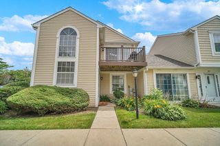 581 LE PARC Circle 581, Buffalo Grove, IL 60089