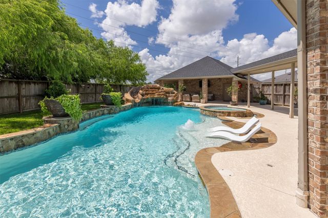 5835 Caspian Falls Lane, Fulshear, TX 77441