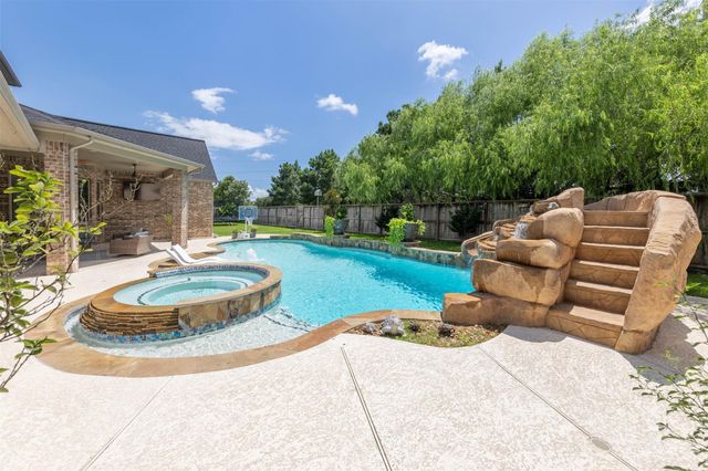 5835 Caspian Falls Lane, Fulshear, TX 77441