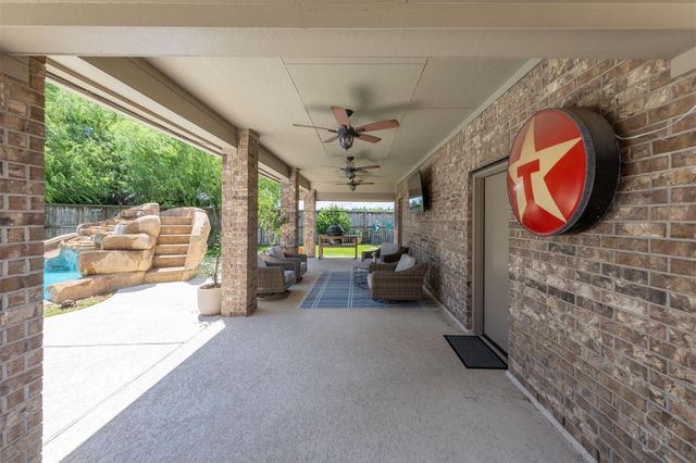 5835 Caspian Falls Lane, Fulshear, TX 77441