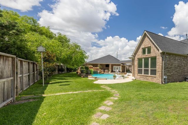5835 Caspian Falls Lane, Fulshear, TX 77441