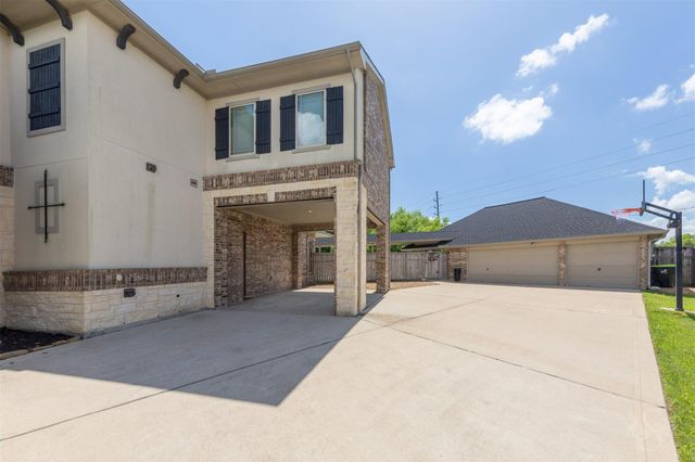 5835 Caspian Falls Lane, Fulshear, TX 77441