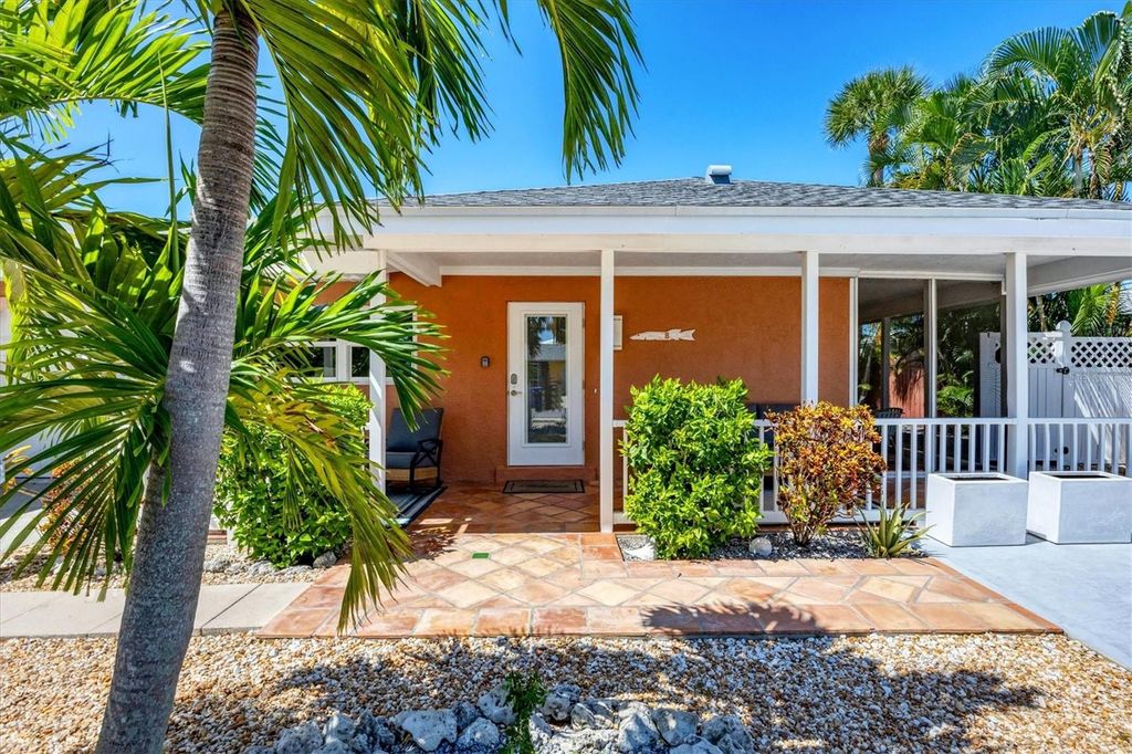 208 82ND STREET B, Holmes Beach, FL 34217