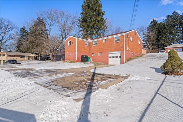 293 Hillcrest Circle, Robinson Twp, PA 15237