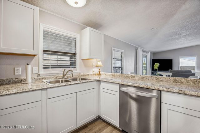 170 MOONLITE Drive, Welaka, FL 32193