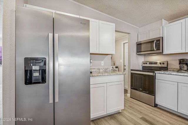 170 MOONLITE Drive, Welaka, FL 32193