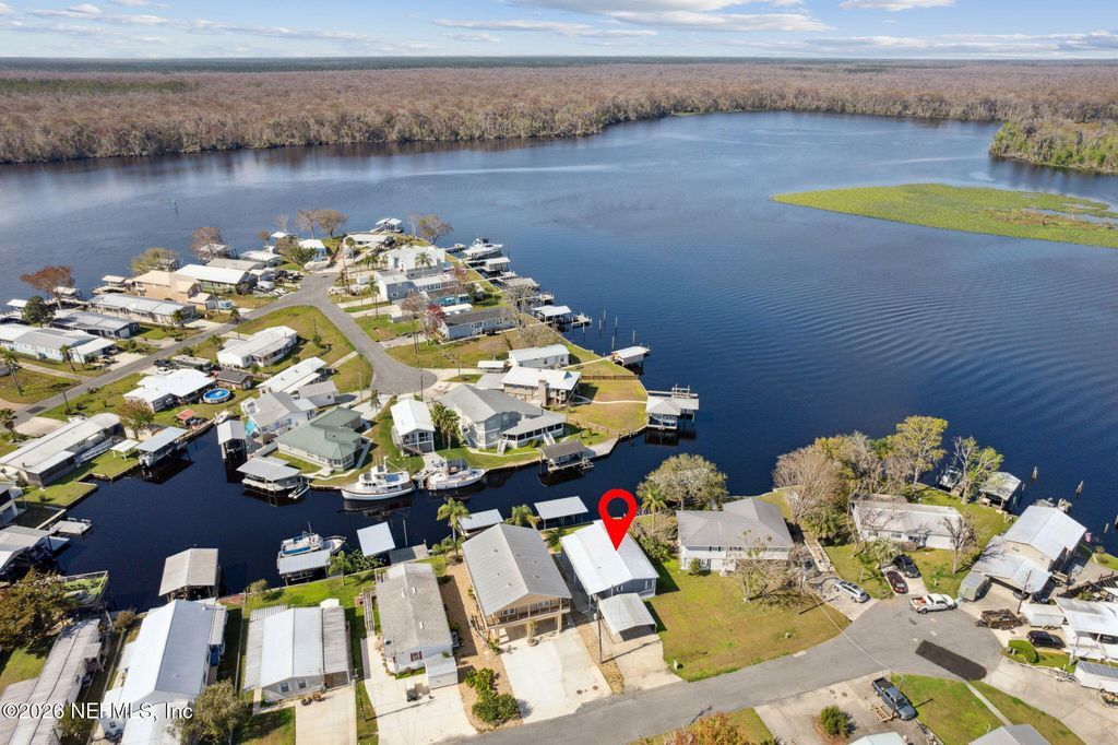 170 MOONLITE Drive, Welaka, FL 32193