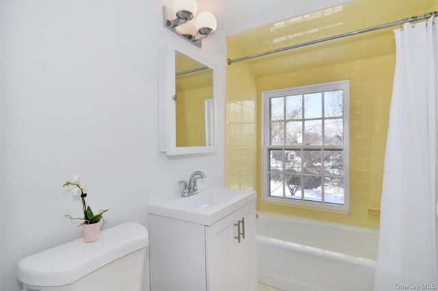 21 Edgewood Lane, Bronxville, NY 10708