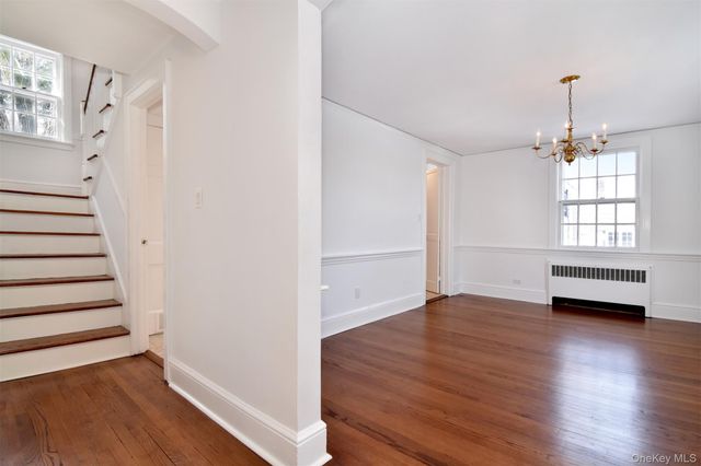 21 Edgewood Lane, Bronxville, NY 10708