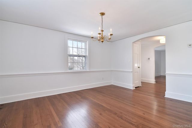 21 Edgewood Lane, Bronxville, NY 10708