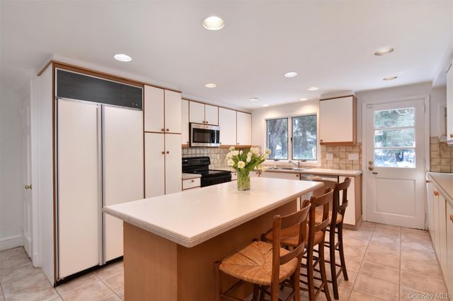 21 Edgewood Lane, Bronxville, NY 10708