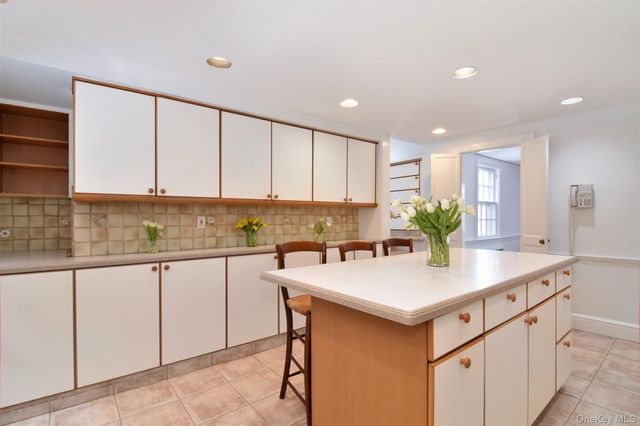 21 Edgewood Lane, Bronxville, NY 10708