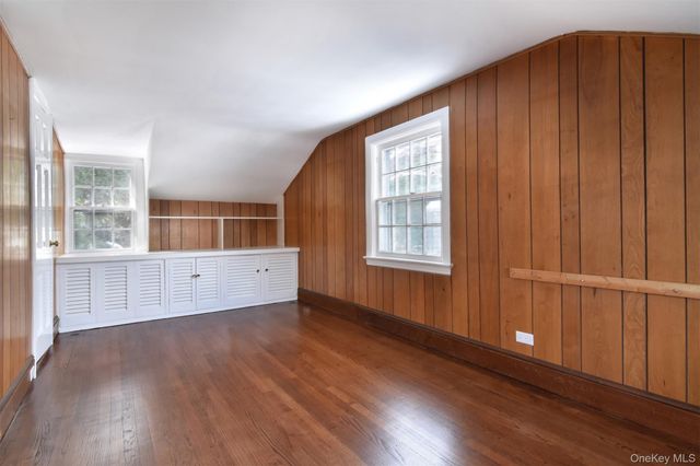 21 Edgewood Lane, Bronxville, NY 10708