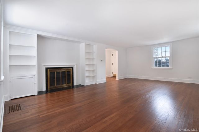 21 Edgewood Lane, Bronxville, NY 10708