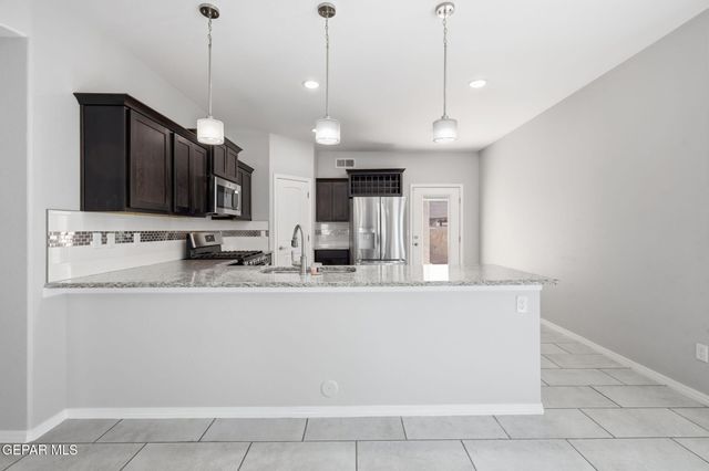 220 ANGLESY Place, El Paso, TX 79928