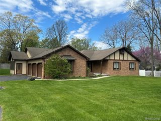 8329 Caribou Trail, Clarkston, MI 48348