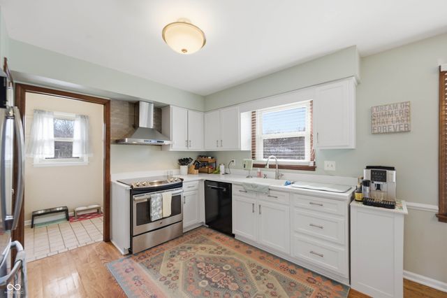 8041 Scarborough Blvd S Drive, Indianapolis, IN 46256