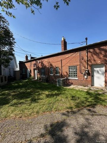 5972 Chicago Road, Warren, MI 48092