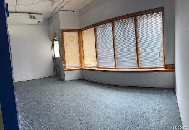 5972 Chicago Road, Warren, MI 48092