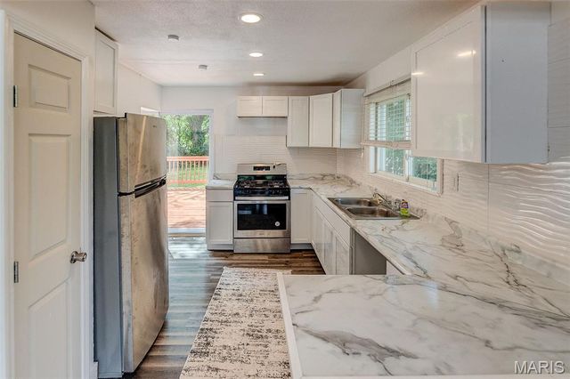 3210 Clifton Avenue, Alton, IL 62002