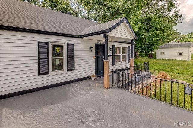 3210 Clifton Avenue, Alton, IL 62002