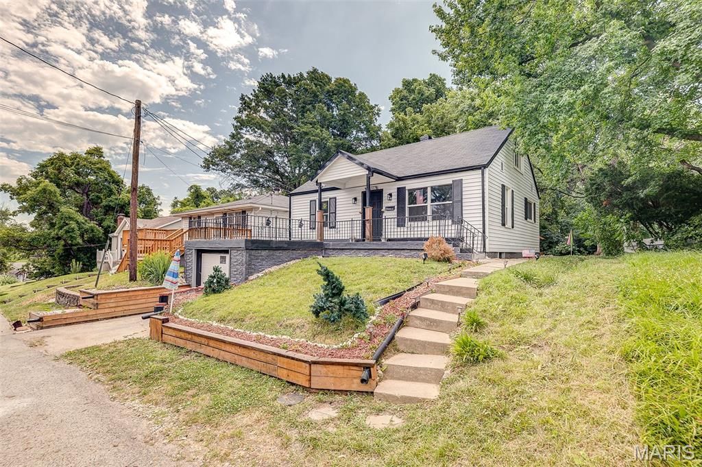 3210 Clifton Avenue, Alton, IL 62002
