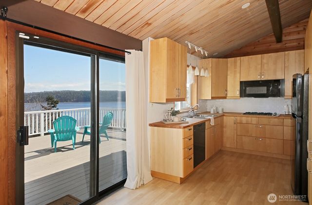 1412 Commodore Place, Freeland, WA 98249