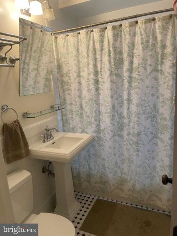 718 S WASHINGTON ST #104, Alexandria, VA 22314
