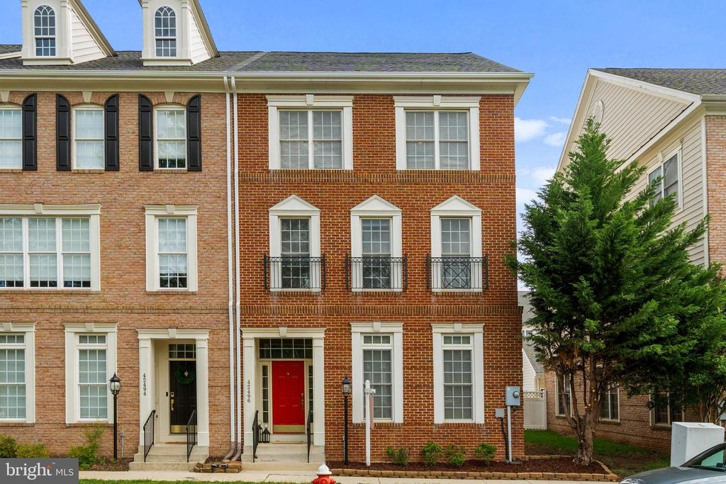 42496 LEGACY PARK DR, Brambleton, VA 20148