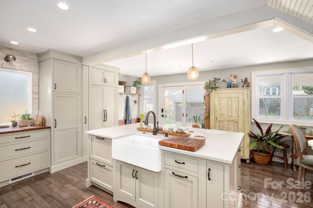 21 Craig Circle, Asheville, NC 28805