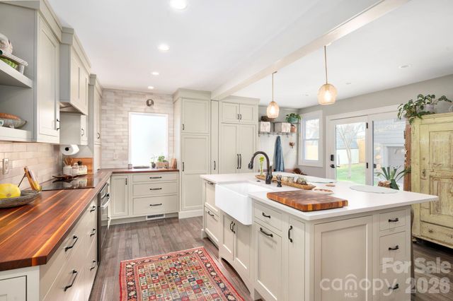 21 Craig Circle, Asheville, NC 28805