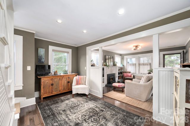 21 Craig Circle, Asheville, NC 28805