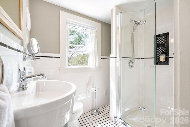 21 Craig Circle, Asheville, NC 28805